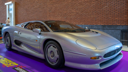 Jaguar XJ220